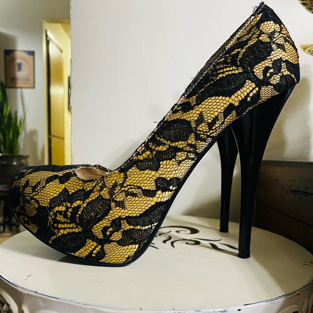 Charlotte Russe good and black lace heels size 8